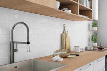 Biała aranżacja – dobry wybór dla niewielkiej kuchni